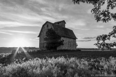 IMG0253_barn_sunburst_BW_lores