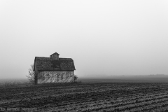 IMG4453_barn_fog_bw_2_lores