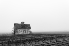 IMG4453_barn_fog_bw_3_lores