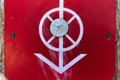 2023-03-27_utility_pole_arrow_lores
