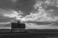 IMG2267_barn_sunburst_BW_lores