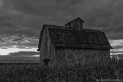 IMG3781_harvest_barn_BW_lores