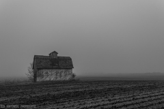 IMG4453_barn_fog_bw_lores